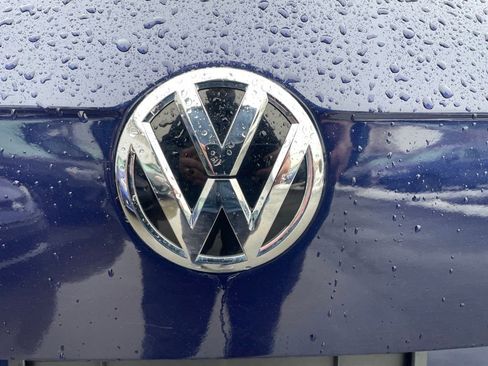 Used 2021 Volkswagen Tiguan SE w/ Panoramic Sunroof Package image 6