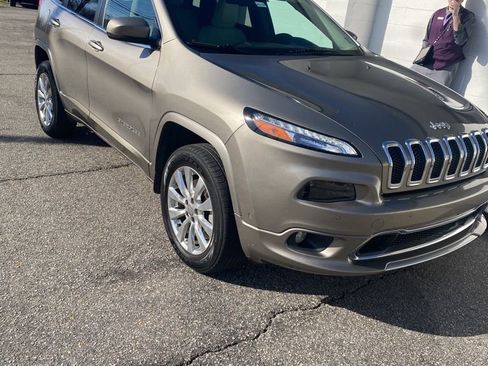 Used 2016 Jeep Cherokee Overland w/ Technology Group image 2