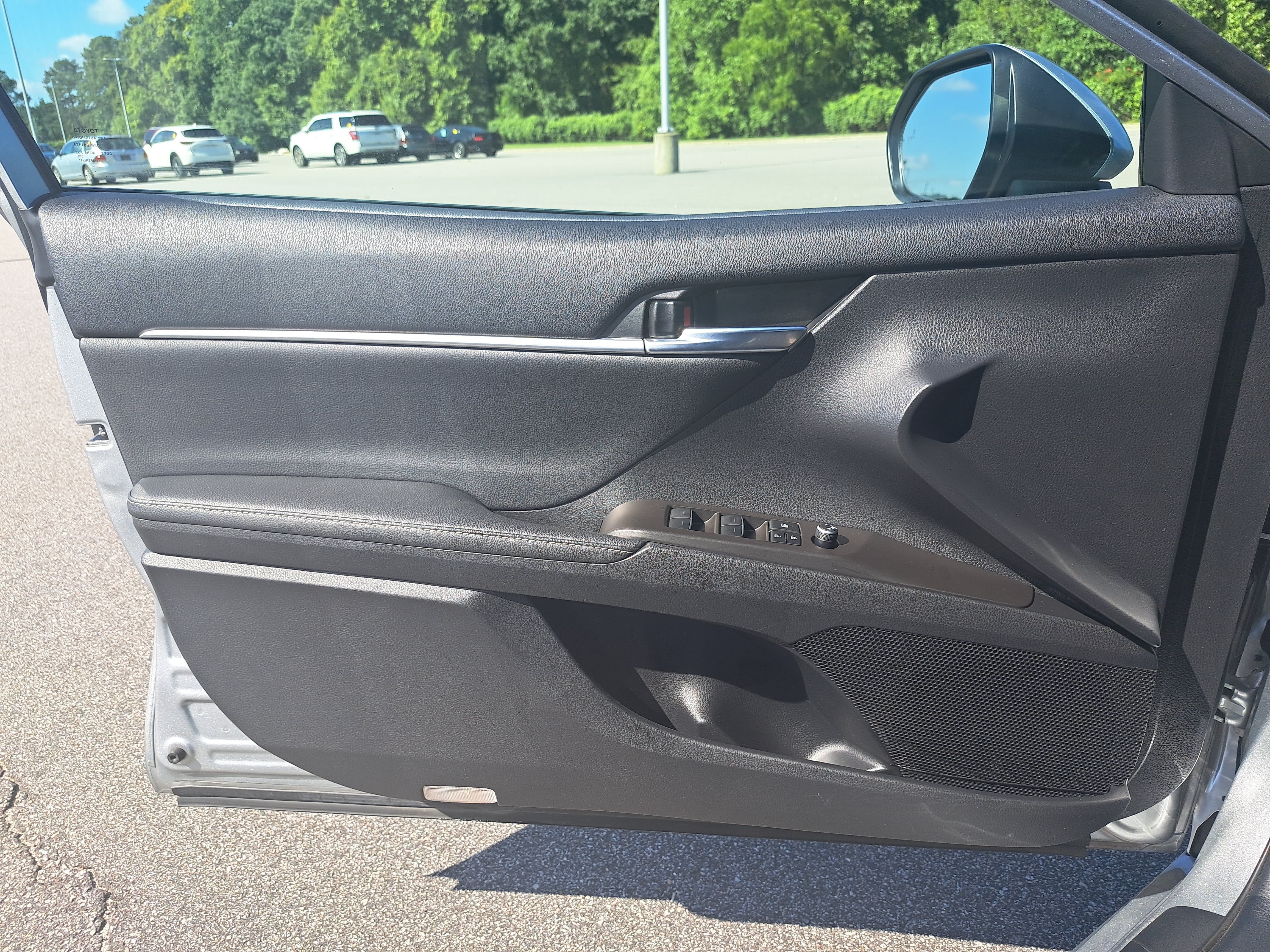 Used 2022 Toyota Camry XSE FWD image 27