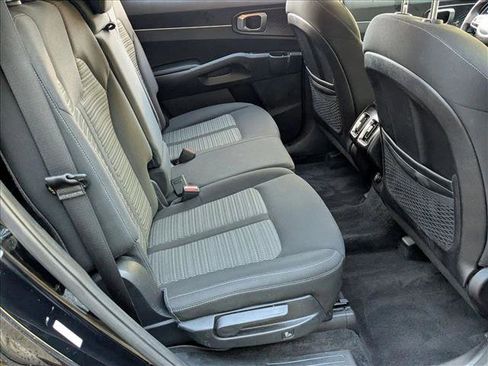 Used 2022 Kia Sorento LX image 19