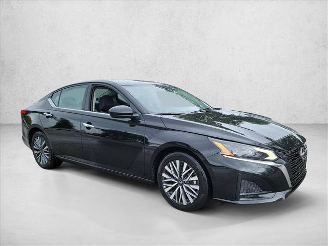 Used 2025 Nissan Altima 2.5 SV FWD image 3