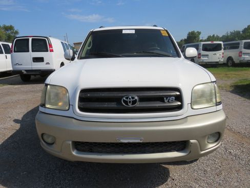 Used 2001 Toyota Sequoia SR5 image 2
