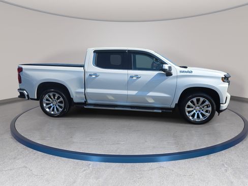 Used 2020 Chevrolet Silverado 1500 High Country w/ Technology Package AWD/4WD image 4