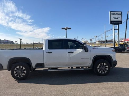 Used 2024 Chevrolet Silverado 2500 Custom w/ Custom Value Package image 10