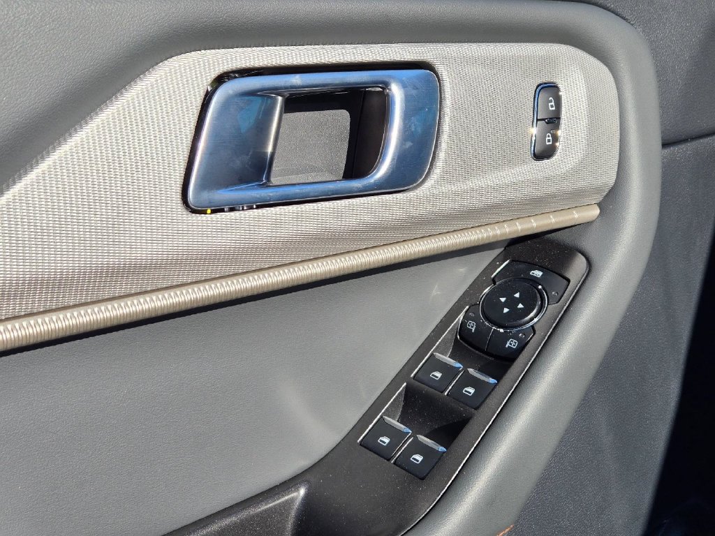 Used 2026 Ford Explorer Active RWD image 14