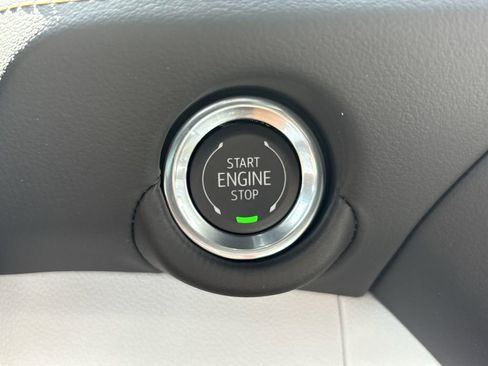 New 2025 Chevrolet Suburban Premier AWD/4WD image 17