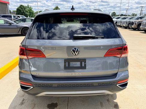 Used 2022 Volkswagen Taos SE FWD image 4