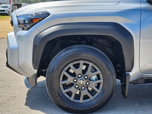 Used 2025 Toyota 4Runner SR5 RWD image 9