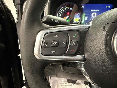 Used 2025 Jeep Wrangler Unlimited Sahara w/ Safety Group image 17