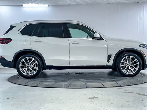 New 2026 BMW X5 xDrive40i w/ Climate Comfort Package image 8