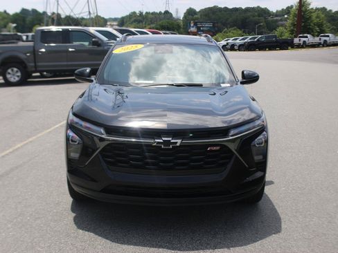 Used 2025 Chevrolet Trax RS w/ Sunroof Package FWD image 3
