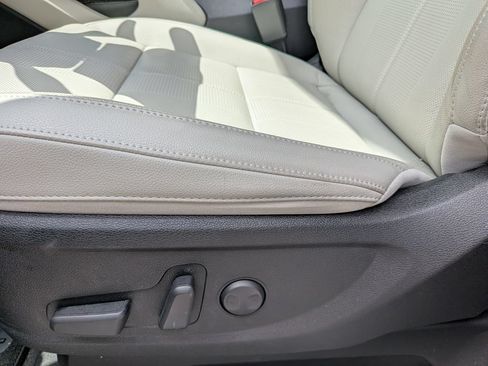 Used 2025 Kia Telluride EX w/ EX Captain's Chair Package FWD image 19