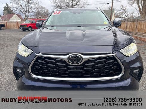 Used 2023 Toyota Highlander Limited image 2