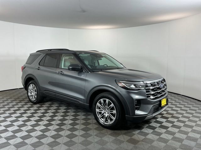 Used 2026 Ford Explorer Active w/ Active Comfort Package AWD/4WD image 3