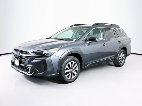 Used 2025 Subaru Outback Premium image 3