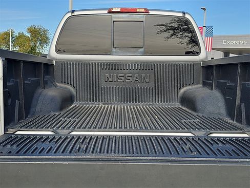 Used 2018 Nissan Frontier SV image 12