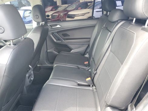Used 2020 Volkswagen Tiguan SE image 9