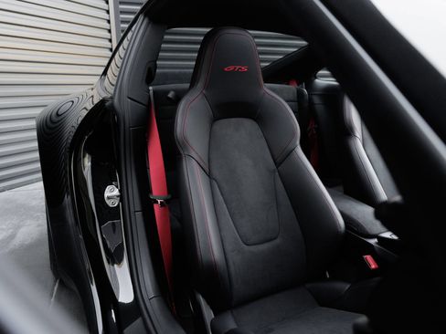 Certified 2024 Porsche 911 Carrera GTS RWD image 34