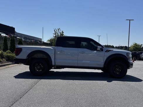 Used 2025 Ford F150 Raptor AWD/4WD image 11