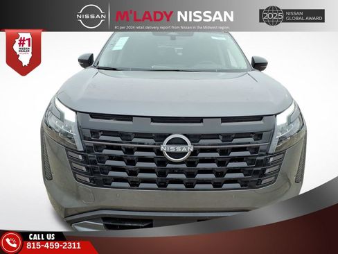 New 2026 Nissan Pathfinder Platinum image 2