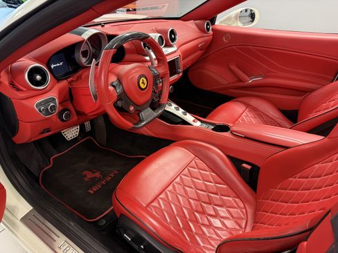 Used 2017 Ferrari California T image 20