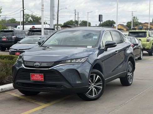 Used 2022 Toyota Venza LE AWD/4WD image 2