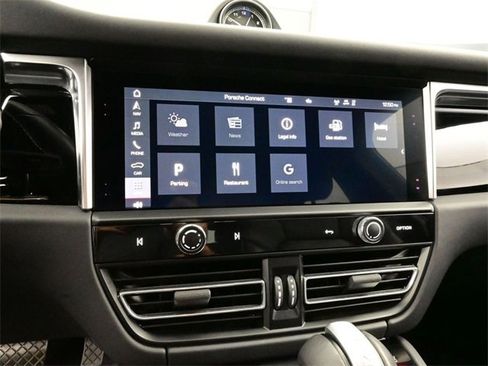 Certified 2023 Porsche Macan image 10
