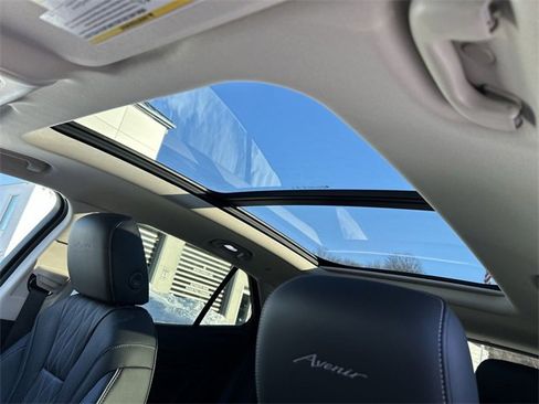 Used 2021 Buick Envision Avenir image 24