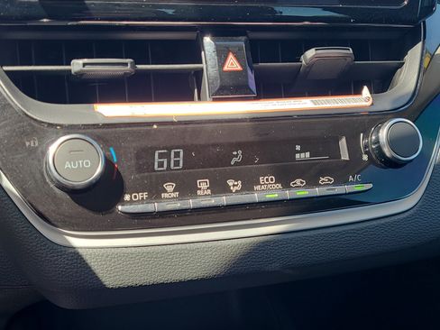 Used 2025 Toyota Corolla LE FWD image 25