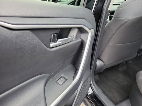 Used 2025 Toyota RAV4 XLE image 13