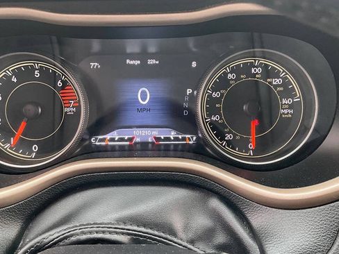 Used 2018 Jeep Cherokee Limited AWD/4WD image 9