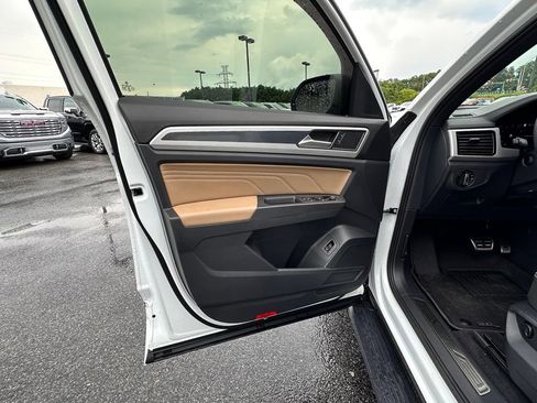 Used 2023 Volkswagen Atlas Cross Sport SEL R-Line AWD/4WD image 22