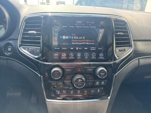 Used 2021 Jeep Grand Cherokee Limited w/ Luxury Group II AWD/4WD image 17