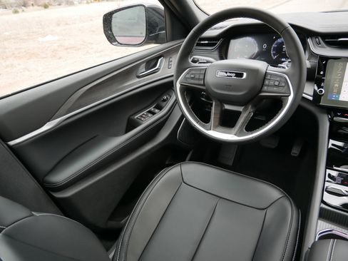 New 2026 Jeep Grand Cherokee L Limited image 9