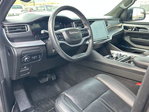 Used 2022 Jeep Grand Wagoneer Series I image 8