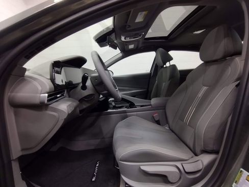 Used 2025 Hyundai Elantra SEL FWD image 18