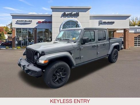 Used 2022 Jeep Gladiator Sport AWD/4WD image 4
