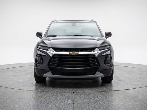 Used 2025 Chevrolet Blazer LT image 2