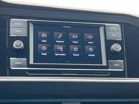 Used 2024 Volkswagen Jetta SE image 23