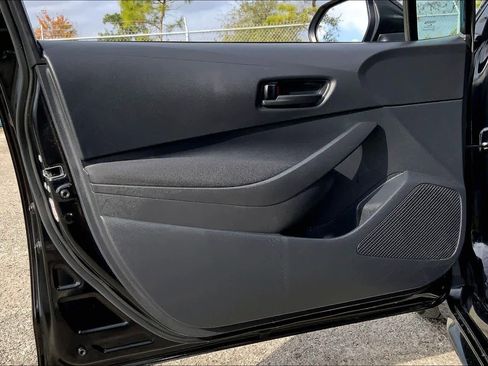 Used 2025 Toyota Corolla LE image 20