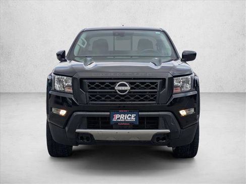 Used 2022 Nissan Frontier SV image 2