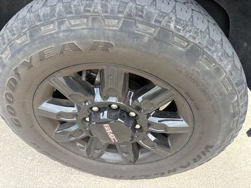 Used 2024 GMC Sierra 2500 AT4 w/ AT4 Premium Plus Package AWD/4WD image 6