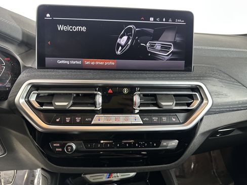 Certified 2025 BMW X4 M40i w/ Premium Package image 17