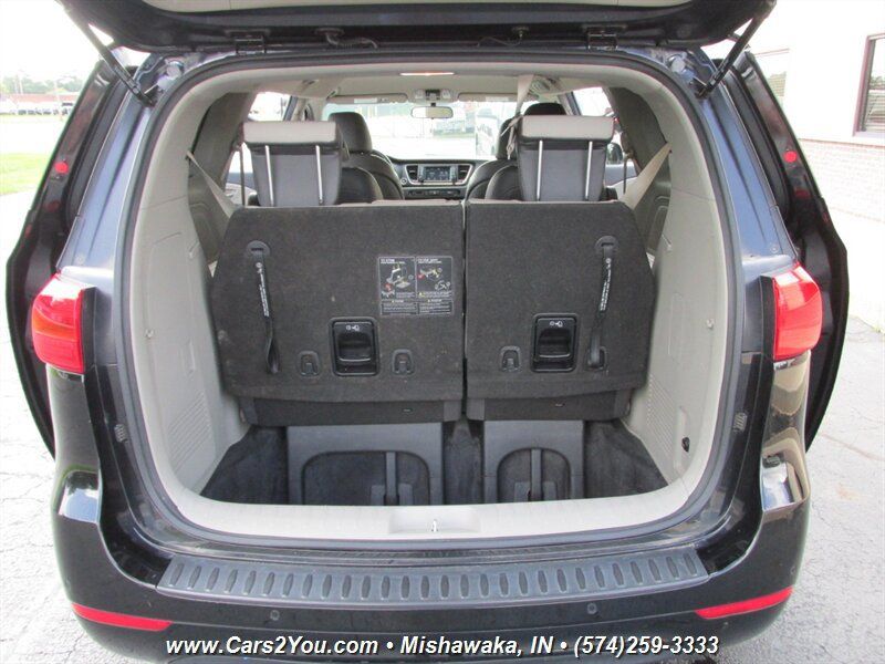 Used 2017 Kia Sedona LX w/ LX Essentials Premium Package FWD image 17