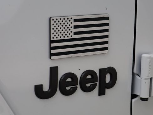 Used 2025 Jeep Gladiator Sport image 5