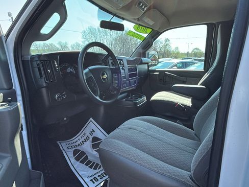 Used 2018 Chevrolet Express 3500 LT w/ LT Preferred Equipment Group image 10