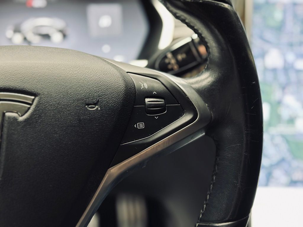 Used 2013 Tesla Model S Performance RWD image 30