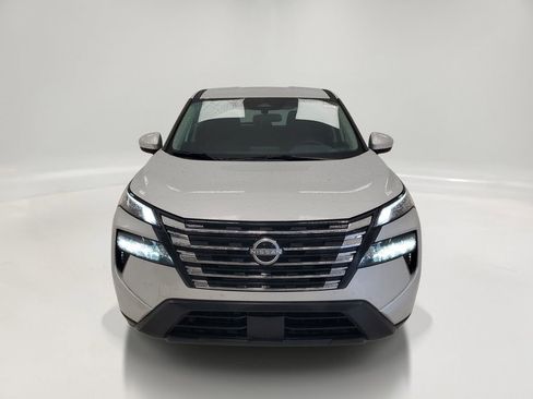 Used 2025 Nissan Rogue SV image 2