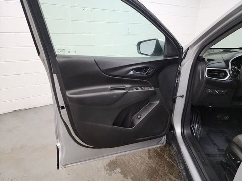 Used 2020 Chevrolet Equinox LT image 9