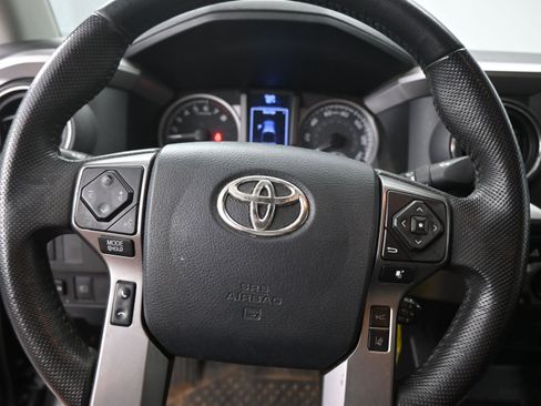 Used 2020 Toyota Tacoma SR5 image 11